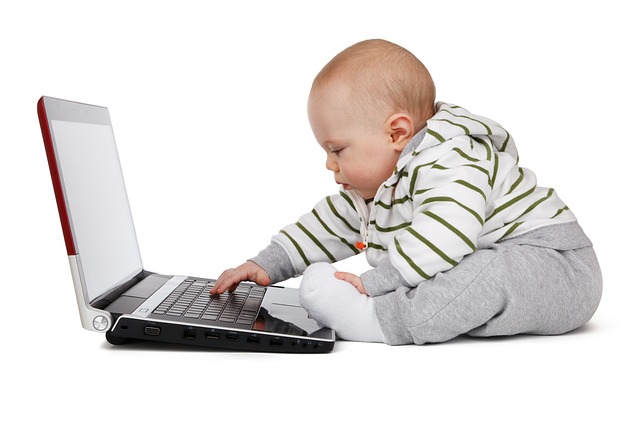 Drama copiilor crescuţi la laptop