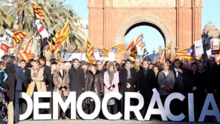 Mii de persoane isi manifesta sprijinul catre Artur Mas in Barcelona